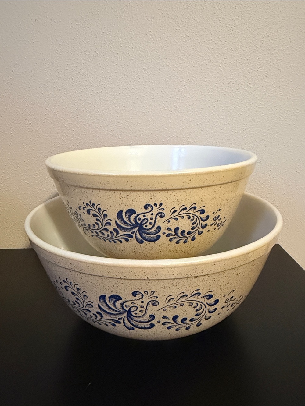 Vintage Pyrex Homestead pattern nesting bowls 402 & 403 - Picture 2 of 10